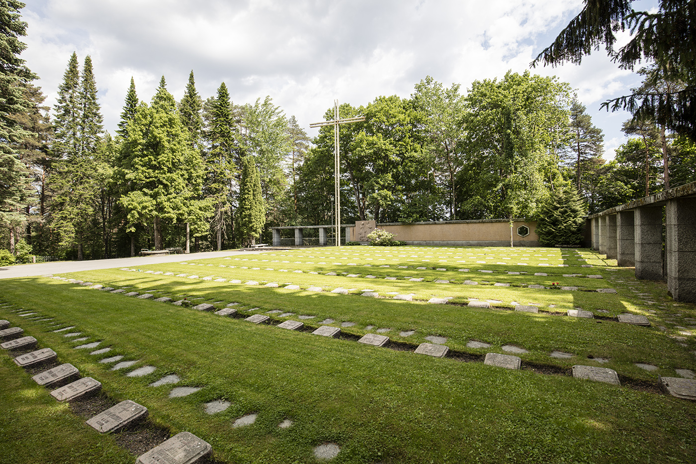 Sankarihaudat - Ahveniston hautausmaa